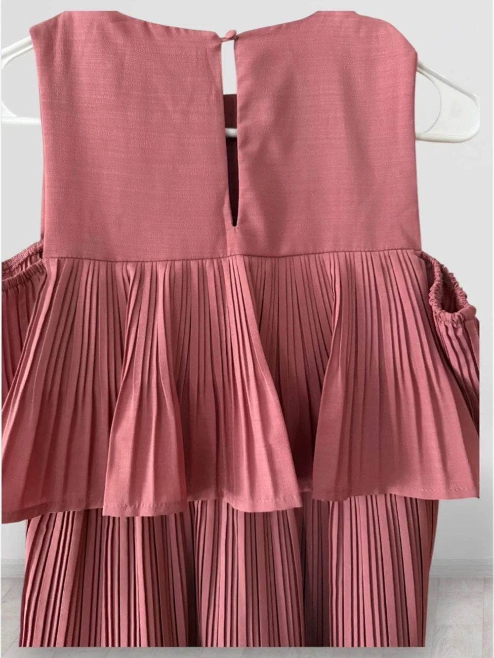 Saks Fifth Avenue Pleated Cold Shoulder Tiered Dress in Rose - Size S - Picture 7 of 7